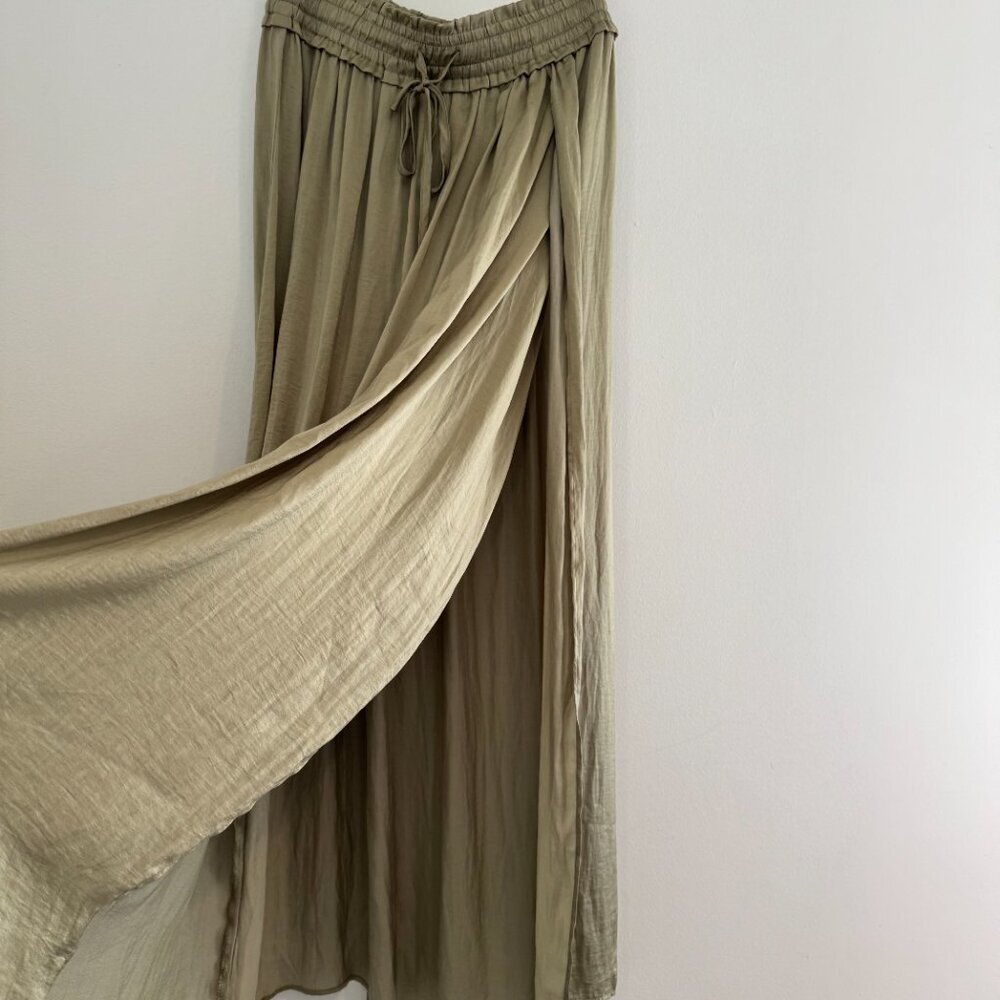 Hem & Thread Live it Up boho blogger Satin Green Maxi Skirt with Slit Size M - Picture 5 of 7